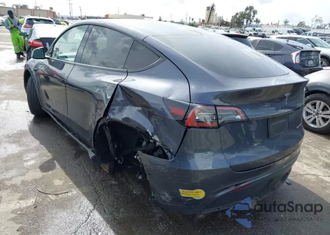 2022 Tesla Model Y Long Range Dual Motor All-Wheel Drive z USA, uszkodzony, nr VIN 7SAYGDEE6NF363179